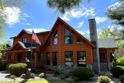 Image de Eagle's Nest @ Spring Brook Resort | Superbe chalet | Décor rustique Northwoods