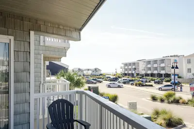 Image de Cozy condo familial près de la jetée de Johnnie Mercer
