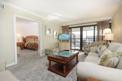 Image de Vue sur le golfe, Penthouse de deux chambres à coucher avec ameublement sur le toit pour profiter d'une vue magnifique sur le golfe