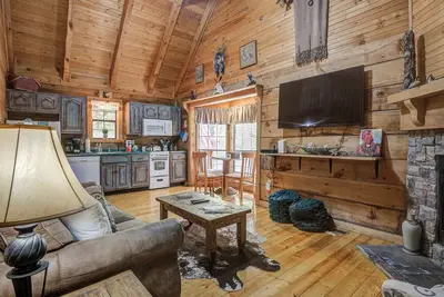 Peaceful Mountain Rose Sevierville Cabin avec bain à remous
