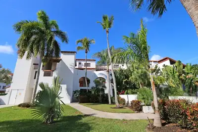 Image de Condo 2 chambres avec mezzanine et vue sur l’eau principale, situé dans le sud de Fort Myers! Ports d'Iona 302b