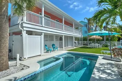 Image de Piscine chauffée et spa sur le canal WiFi gratuit et trolley Près de la plage et de la baie!