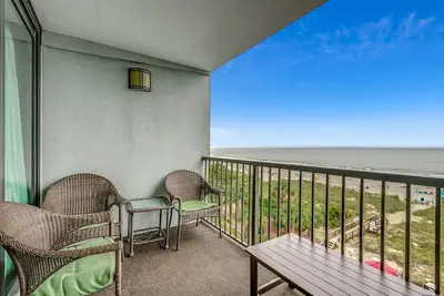 Image de Condo de luxe Oceanfront trois chambres deux salles de bain à Carolina Dunes! (4ème étage)