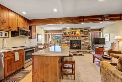 Image de Parfait pour le vélo / randonnée / ski! Accès au spa, accès à la rue principale, parking couvert, 8 couchages!