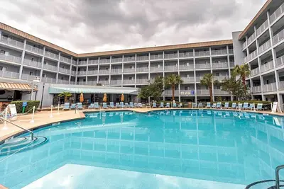 Image de Hilton Head Island Condo avec piscine - Ă pied de la plage!