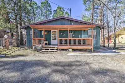 Image de Riverfront Ruidoso Home w \/ Hot Tub - aller en ville!