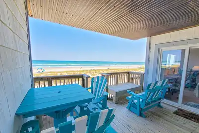 Image de Queen's Grant A-102 - Condo au premier étage en bord de mer avec piscine communautaire, bain à remous, rampe de mise à l'eau et accès au quai!