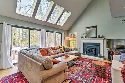 Image de Peaceful Goshen Cottage w / véranda et vues!