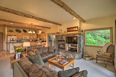 Image de Maison rustique sur Whitefish Mtn - À quelques pas de la piste de ski!