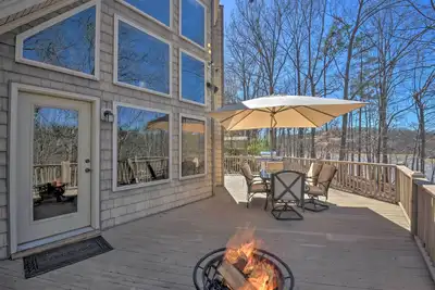 Image de 3br Murrayville Lakefront Cabine w \/ bateau Slip!