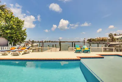 Image de Indian Rocks Beach Home avec piscine privée, spa et quai