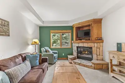 Condo Breckenridge côté montagne, spa, salle de sport, randonnée, ski-in / out!