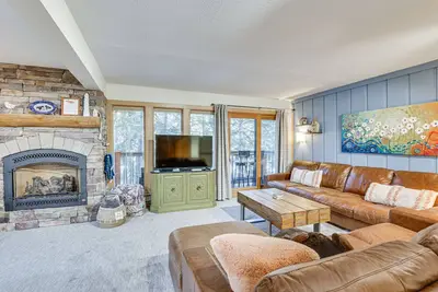 Image de «Grandes et douillettes condominiums» pour les ascenseurs de Breck!