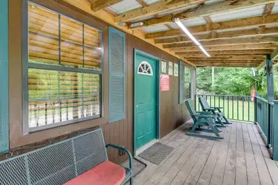 Image de Riverfront Briceville Cabin w / Patio & Fire Pit!