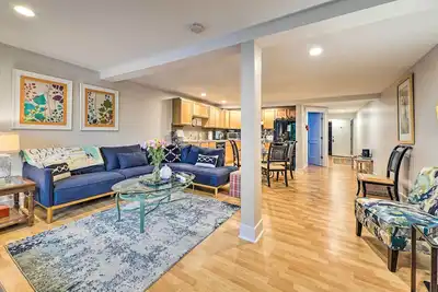 Image de Bel appartement avec balcon au centre-ville de Grand Haven