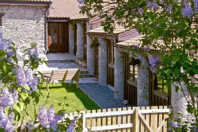 Image de Superbe conversion de trois chambres à coucher pour 6 personnes, prend des animaux domestiques. Près des plages et Exmoor.
