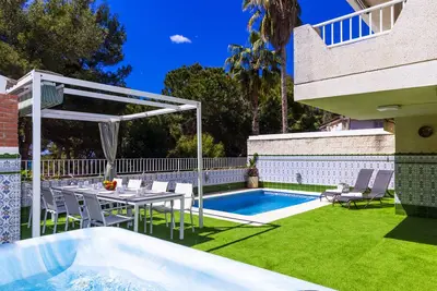 Image de Mediterranea avec piscine privée à 20m de la plage