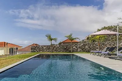 Image de Stylish villa, sunny Calheta | Calheta Heights