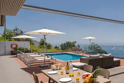Image de Character villa, sea and Funchal view | Portada