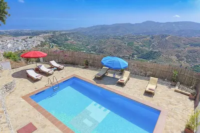 Image de Villa Lizar - Villa individuelle avec vue panoramique sur une piscine privée, Wi-Fi & A \/ C