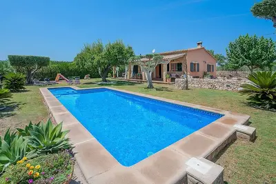 Image de Villa S Hortet Den Jua - Cette villa comprend une piscine privée, Wi-Fi et tennis de table