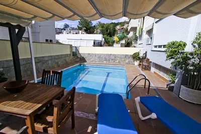 Image de Villa Buda Maison avec Piscine et Jacuzzi. Plage a 100m.