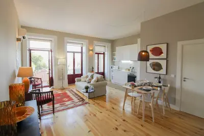 Image de Appartement Design Siècle Xix avec balcon