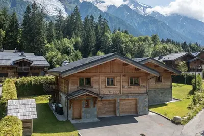 Image de Chal'heureux + Annexe + Magnifique chalet grand confort pour 18 personnes (8 chambres) Sauna, Hammam