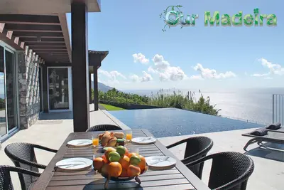 Image de Cliff-top villa, panoramic sea-views | Cliffscape
