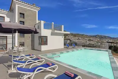 Image de Villa Iris - Villa moderne avec piscine privée, Wi-Fi & A \/ C