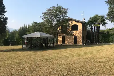 Casottino suggestif immergé dans la campagne de la Brianza