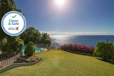 Image de Spacious clifftop Villa with pool | Villa Albatroz