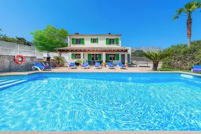 Image de Can Llorens - Cette villa comprend une piscine privée, une connexion Wi-Fi et une table de ping-pong