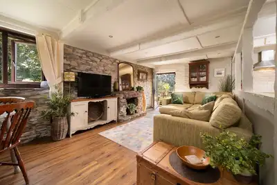 Image de Cottage de deux chambres, animaux de compagnie convivial situé à Fowey et à distance de marche de la plage