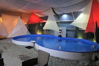 Image de Résidence de vacances 4 * généreusement conçue pour 6 personnes. avec piscine et utilisation sauna