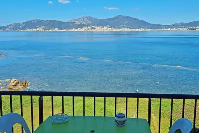 Image de T3 Duplex 60 m2 en front de mer, pieds dans l'eau, plage juste en bas, Porticcio