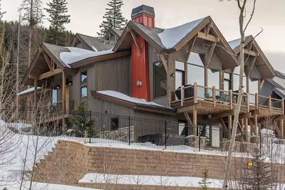 Image de Lakota Trailside 613 de WPLCo | Décor impressionnant | Deux salons | Spa privatif