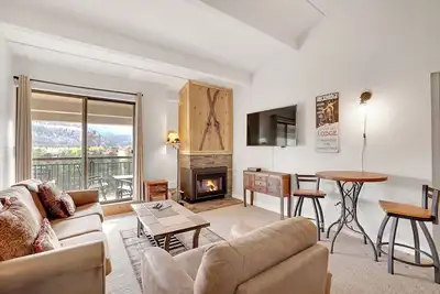 7ème nuit gratuite! Condo Penthouse, vue sur la montagne, WiFi, barbecue au gaz, garage