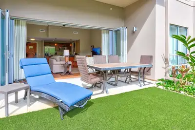 Image de Au rez-de-chaussée, une chambre avec une pelouse de jeu énorme! - Hokulani 108 Just Renove!