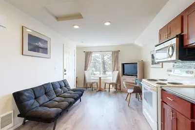 Image de Trois condos acceptant les chiens, le confort de la maison - idéal pour les grands groupes!