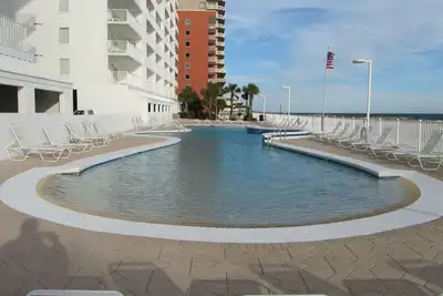 Image de Gulf Front ~ Piscine à entrée zéro ~ Les dates d'été réservent vite! Reserve maintenant!