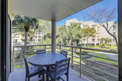Image de 3121 Villamare - 1er ����������������������������tage joliment meublée w / vue sur la cour.