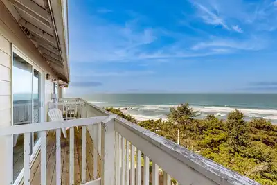 Image de Studio acceptant les chiens avec vue sur l'océan, Wi-Fi gratuit et accès à la plage à proximité!