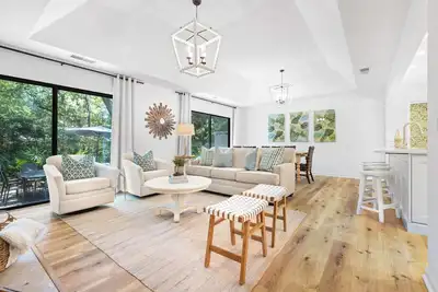 Image de 3 Hollyberry Lane: Bestnest de Beverly Serral * Minutes de la plage *