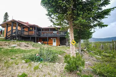 Image de Evadez-vous de tout cela avec cette belle retraite. Vue sur la montagne magnifique!