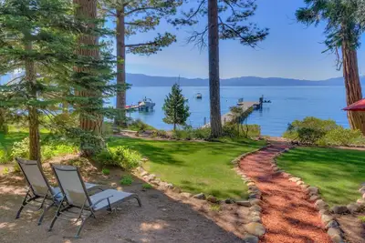 Image de Black Bear Cottage - Lakefront: 3 Br / 2 Ba n / a Ă Carnelian Bay, pour 8 personnes