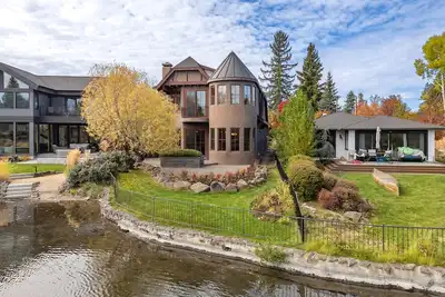 Image de Front de rivière sur Mirror Pond et Drake Park, magnifique cuisine rénovée et gastronomique