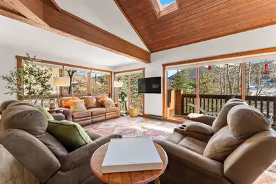 Image de Mountain Home, 2nd Story Deck avec bain à remous privé et vue sur la montagne