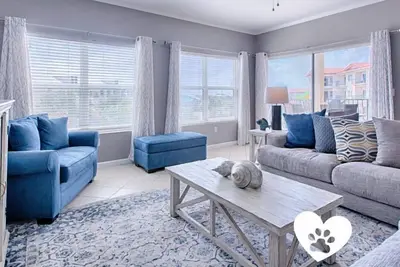 Image de Condo à quelques pas de la plage! Balcon sur la piscine! !