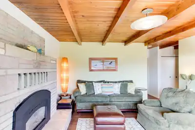 Image de maison Lakeview w / emplacement idéal et un bain à remous privé!